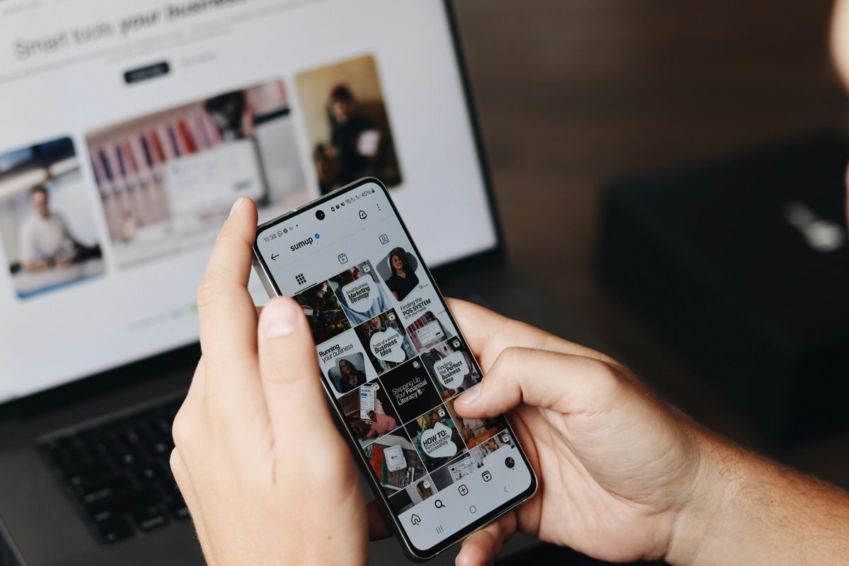 Social media marketing on smartphone